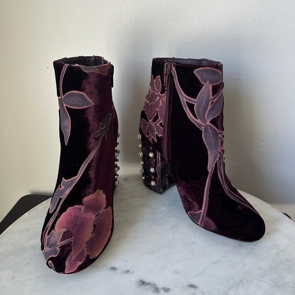 STEVE MADDEN Velvet Rhinestone Floral Heeled Boots size 7.5 - Picture 11 of 11